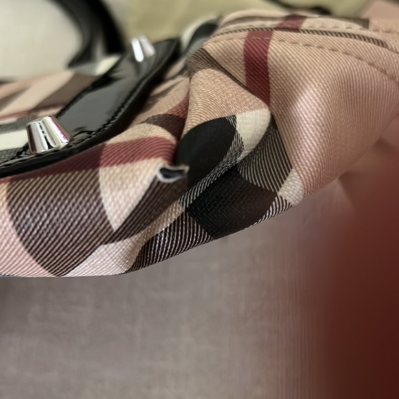 Burberry Handbag Tote ๐ - Picture 10 of 13